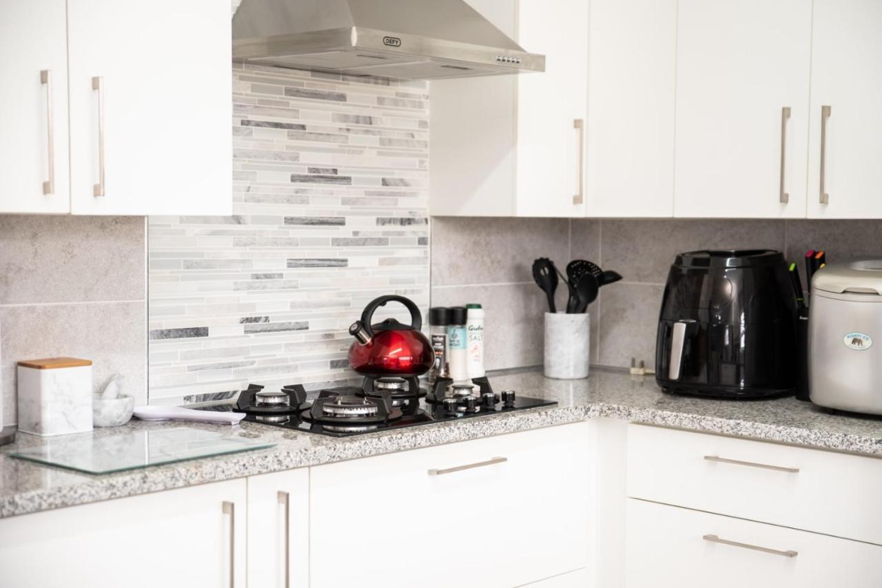 Settle Inn Self Catering Units Colchester Bagian luar foto