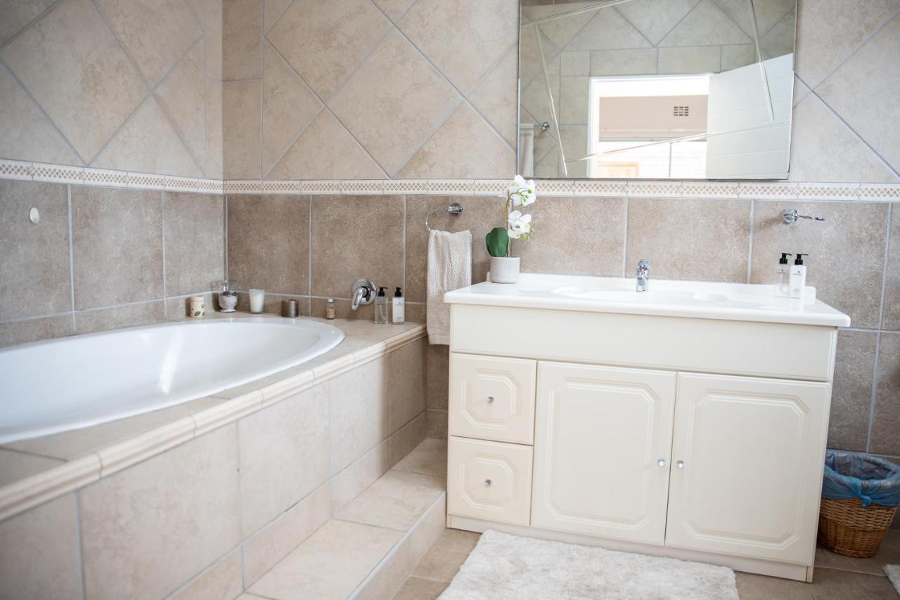 Settle Inn Self Catering Units Colchester Bagian luar foto